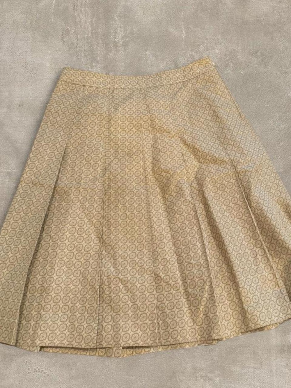Theory Beige Pleated A-Line Skirt with Geometric Motif